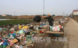 &#39;Núi rác&#39; bủa vây, người dân lo ngại ô nhiễm môi trường và dịch bệnh